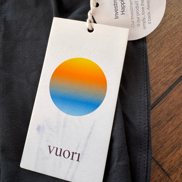 Vuori Lux Cropped Long Sleeve Tee Black Size L NWT - Picture 4 of 5